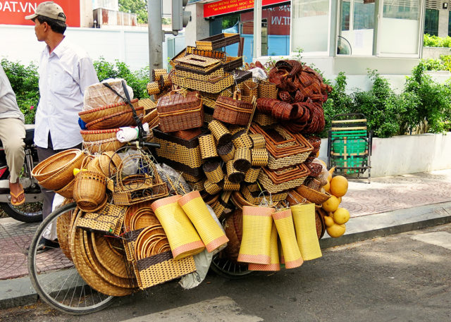 Ho-Chi-Minh-City-Bicycle-full-of-Baskets